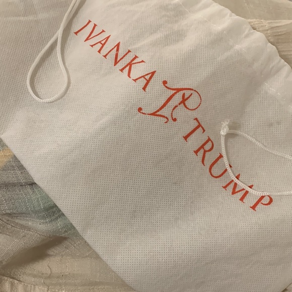 Ivanka Trump Size M-L - Picture 9 of 10